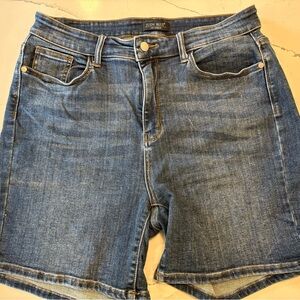 Judy Blue Non-Distressed Dark Wash Denim Shorts size 1XL